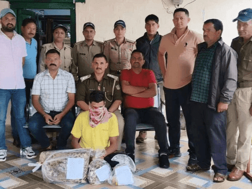 02 गुलदार की खाल के साथ वन्यजीव तस्कर गिरफ्तार