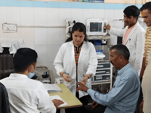 Image for चमोली पुलिस द्वारा वाहन चालकों का कराया गया स्वास्थ्य परीक्षण