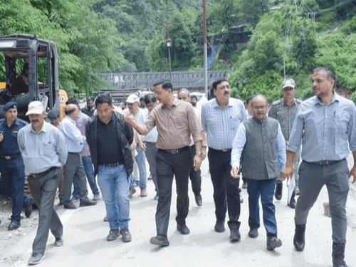 अधिकारियों द्वारा प्रभावित क्षेत्रों का किया गया ग्राउंड एवं एरियल सर्वे