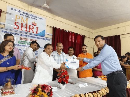 उत्कृष्ट कार्य करने वाले राजस्व कार्मिकों को किया गया सम्मानित