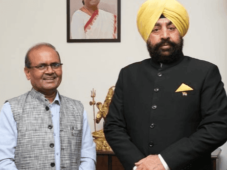 सचिव आपदा प्रबंधन ने राज्यपाल गुरमीत सिंह से की भेंट