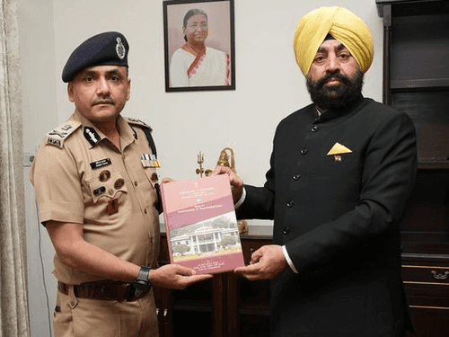 डीजीपी अभिनव कुमार ने राज्यपाल गुरमीत सिंह से की भेंट