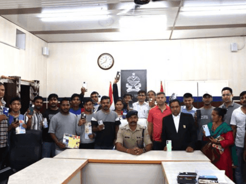 चमोली पुलिस ने 60 मोबाइल फोन किए उनके स्वामियों के सुपुर्द