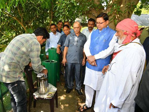 Image for सीएम धामी ने पद्मभूषण डॉ. अनिल प्रकाश जोशी द्वारा हैस्को के माध्यम से की जा रही विभिन्न गतिविधियों का अवलोकन किया