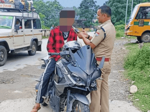 Image for ट्रैफिक रूल तोड़ने पर पिथौरागढ़ पुलिस द्वारा की गई कार्यवाही