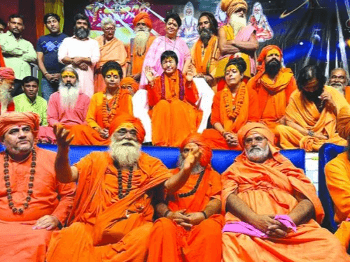 जापान की शिष्य को किया पायलट बाबा की उत्तराधिकारी घोषित