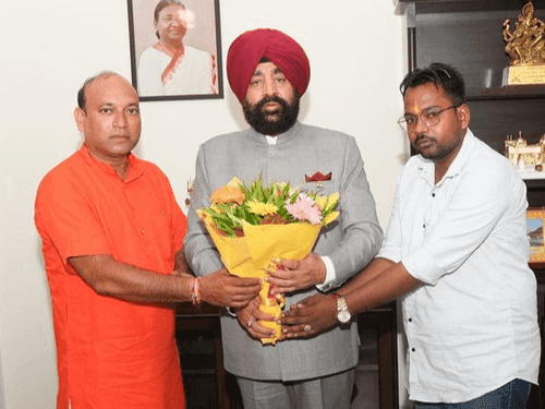 Image for राज्य सफाई कर्मचारी आयोग के सदस्य ने राज्यपाल गुरमीत सिंह से की भेंट