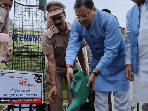 सीएम धामी ने विधानसभा गैरसैंण में किया पौधारोपण