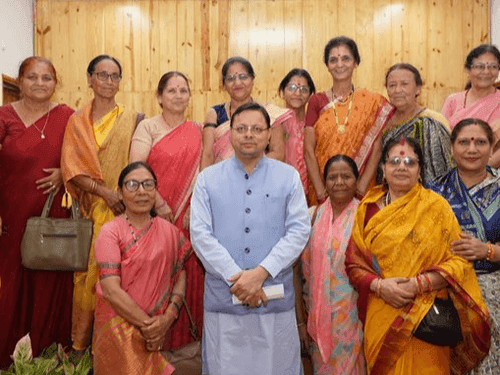उत्तराखण्ड राज्य आंदोलनकारी मंच के पदाधिकारियों ने सीएम धामी से की भेंट