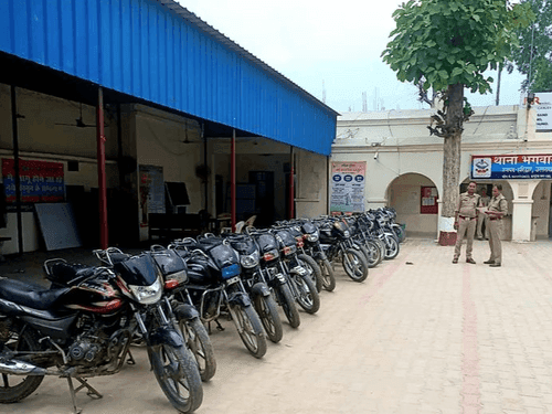 हरिद्वार पुलिस ने बिना नंबर प्लेट की 26 मोटर साइकिलें की सीज