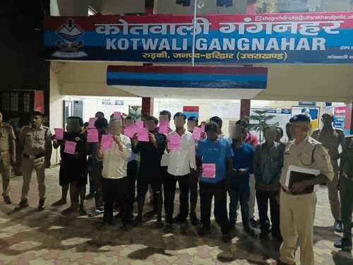 Image for सार्वजनिक स्थानों पर शराब पीने वाले के खिलाफ हरिद्वार पुलिस ने की कार्यवाही