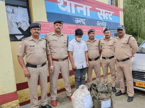 अल्मोड़ा पुलिस ने 17.83 किलोग्राम गांजा के साथ तस्कर किया गिरफ्तार