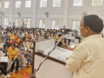 शिक्षा मंत्री डाॅ रावत ने राजकीय इंटर कालेज दुधली में आयोजित कार्यक्रम में किया प्रतिभाग