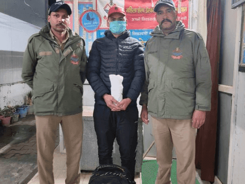 Image for शराब तस्करी कर रहे 03 व्यक्तियों को रुद्रप्रयाग पुलिस ने किया गिरफ्तार