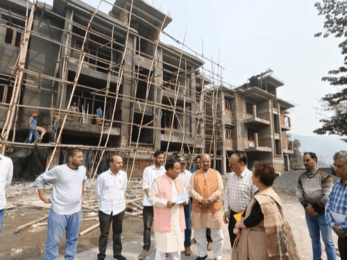 कैबिनेट मंत्री डाॅ0 रावत ने निर्माणाधीन आवासीय भवन का किया निरीक्षण