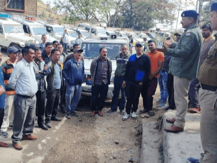 Image for पिथौरागढ़ पुलिस ने शहर क्षेत्र में किया फ्लैग मार्च