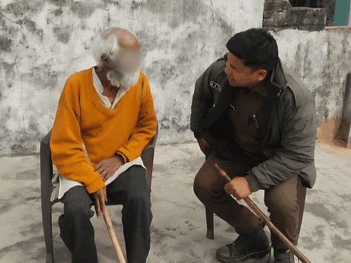 चमोली पुलिस ने जाना बुजुर्गों का हाल, सुरक्षा का दिया भरोसा