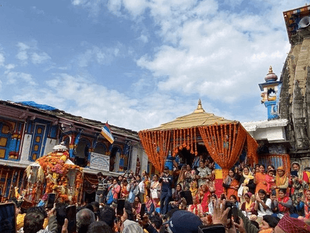 Image for भगवान केदारनाथ जी की पंचमुखी डोली पहुंची ओंकारेश्वर मंदिर उखीमठ