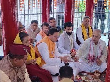 सीएम धामी ने कालीमठ मंदिर में पूजा अर्चना की और प्रदेश की खुशहाली के लिए कामना की