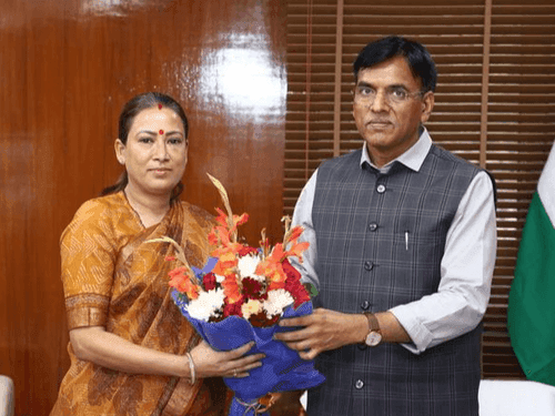 खेल मंत्री श्रीमती रेखा आर्य ने केंद्रीय मंत्री मनसुख मंडाविया से की भेंट