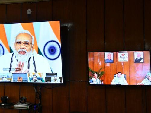 पीएम मोदी ने आज कोविड 19 के दृष्टिगत देश के सभी राज्यों के मुख्यमंत्रियों के साथ वर्चुअल बैठक की