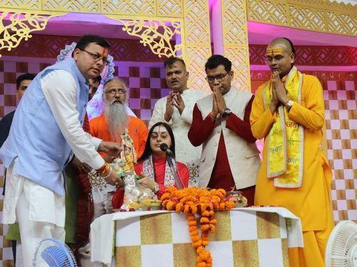 Image for सीएम धामी ने दिव्य ज्योति जागृति संस्थान द्वारा आयोजित भागवत कथा में प्रतिभाग किया