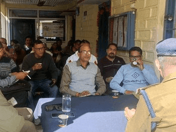 Image for बागेश्वर पुलिस द्वारा यातायात व्यवस्था के सम्बन्ध में वाहन चालकों के साथ की गई गोष्ठी
