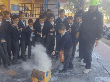 फायर टीम बागेश्वर द्वारा विद्यालय में चलाया गया अग्नि सुरक्षा जागरूकता अभियान