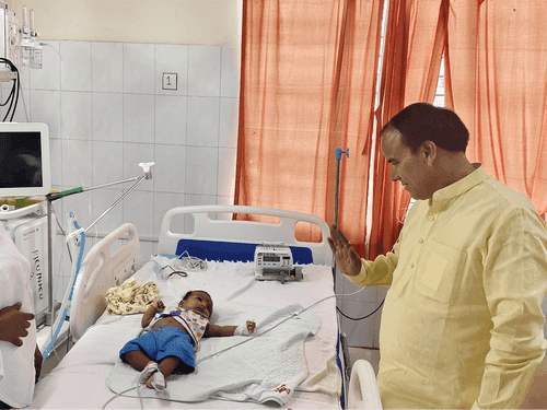 Image for स्वास्थ्य मंत्री डाॅ0 रावत ने राजीव गांधी महिला एवं चाइल्ड अस्पताल का किया भ्रमण
