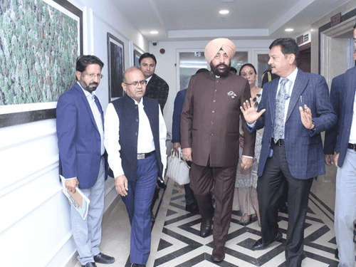 Image for राज्यपाल गुरमीत सिंह ने उत्तराखण्ड राज्य अतिथि गृह का किया भ्रमण