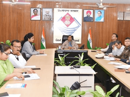 Image for मुख्य सचिव श्रीमती राधा रतूड़ी ने अधिकारियों संग की समीक्षा बैठक