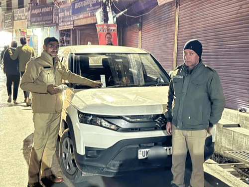 Image for सड़कों पर यातायात बाधित करने पर पिथौरागढ़ पुलिस द्वारा की गई कार्यवाही