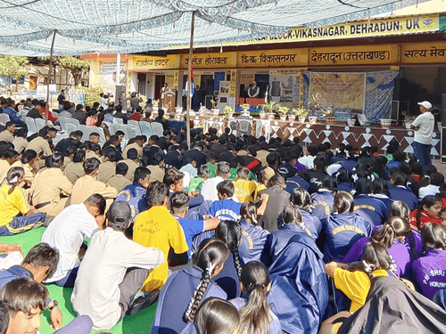 कैबिनेट मंत्री डाॅ0 धन सिंह रावत ने एनसीसी कैडेट्स की परेड का किया निरीक्षण