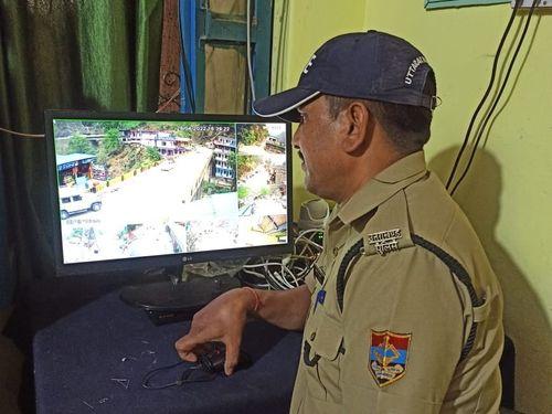 Image for चारधाम यातायात व्यवस्था व सुरक्षा की दृष्टि से नंदप्रयाग क्षेत्र को किया गया सीसीटीवी कैमरे से लैस