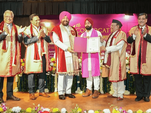 राज्यपाल गुरमीत सिंह ने दीक्षांत समारोह में छात्र-छात्राओं को प्रदान की डिग्रियां