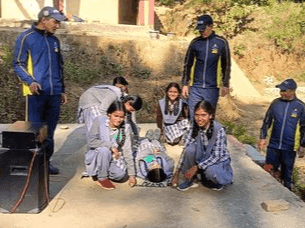 Image for एसडीआरएफ द्वारा छात्र-छात्राओं को किया गया जागरूक