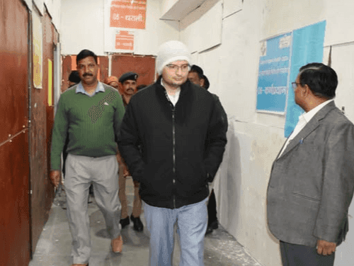 Image for डीएम संदीप तिवारी ने किया ईवीएम वेयर हाउस का त्रैमासिक निरीक्षण