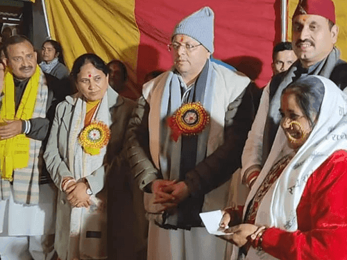 सीएम धामी ने सारी गांव में ग्रामीणों द्वारा आयोजित कार्यक्रमों में किया प्रतिभाग