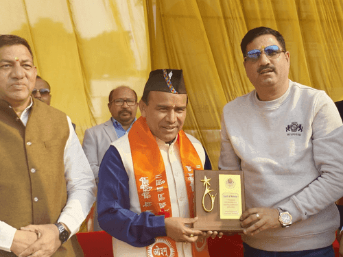 कैबिनेट मंत्री डाॅ0 धन सिंह रावत ने खिलाड़ियों को किया पुरस्कृत