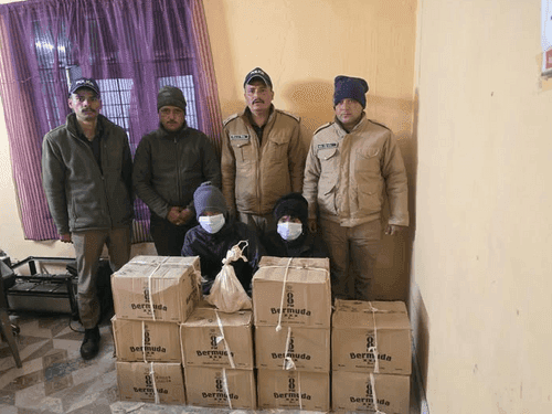 Image for पिथौरागढ़ पुलिस ने 10 पेटी अवैध शराब के साथ अभियुक्त किये गिरफ्तार