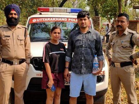 Image for नैनीताल पुलिस ने जंगल में भटके पर्यटक दंपत्ति को सकुशल उनके वाहन तक पहुंचाया