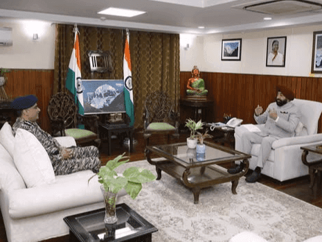 सीआरपीएफ के महानिदेशक ने राज्यपाल गुरमीत सिंह से की भेंट
