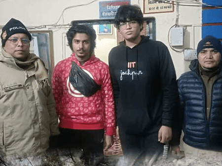 ज्योतिर्मठ पुलिस ने नदी में फंसे दो युवकों को किया सकुशल रेस्क्यू