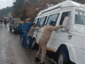 Image for पर्यटकों की सेवा में तत्पर उत्तराखण्ड पुलिस