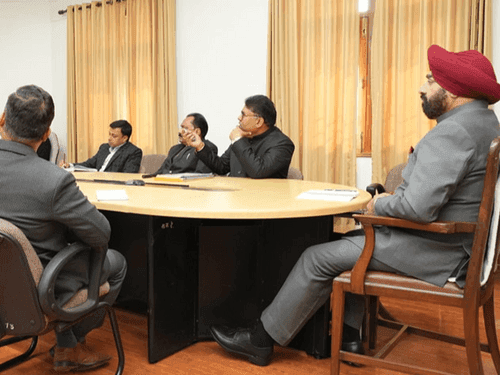 उत्तराखण्ड आयुर्वेद विश्वविद्यालय के कुलपति ने दिया प्रस्तुतीकरण