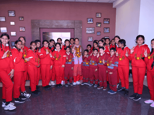 कैबिनेट मंत्री रेखा आर्या ने शिशु सदन के बच्चों संग मनाया मकर संक्रांति पर्व