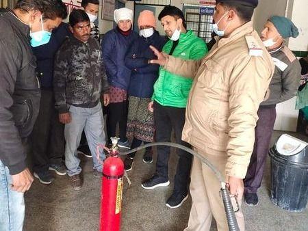 पुलिस अधीक्षक बागेश्वर द्वारा फायर रिस्क निरीक्षण किया गया तथा आग से बचाव की जानकारी दी गई
