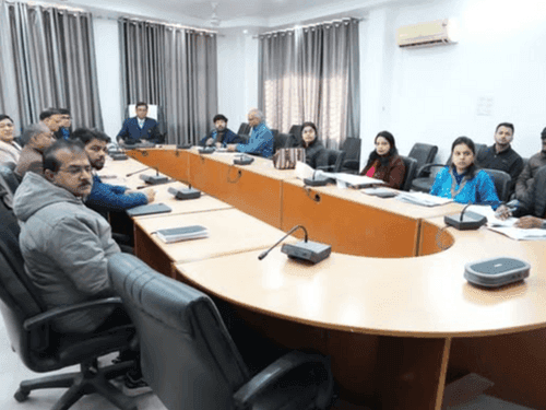 राज्य निर्वाचन आयुक्त ने की चुनाव की तैयारियों की समीक्षा