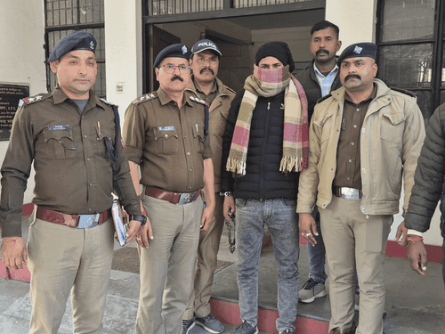 नैनीताल पुलिस ने 05 लाख की चरस के साथ तस्कर किया गिरफ्तार