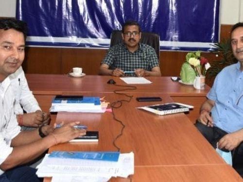 अपर मुख्य निर्वाचन अधिकारी ने चम्पावत विधानसभा में उपचुनाव के हेतु विभिन्न तैयारियों की वर्चुअल के माध्यम से समीक्षा की